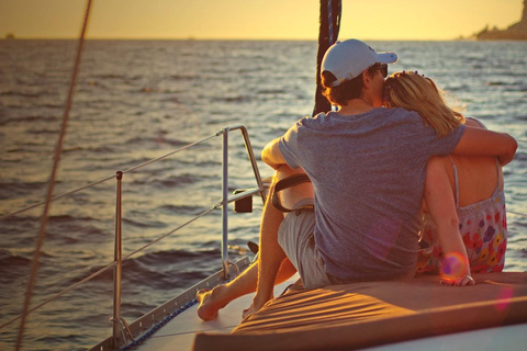 Gran Bahía: Luna de Miel/Amantes Excursión al Atardecer con Cena RománticaGran Bahía: Luna de Miel/Amantes Crucero al Atardecer con Cena Romántica