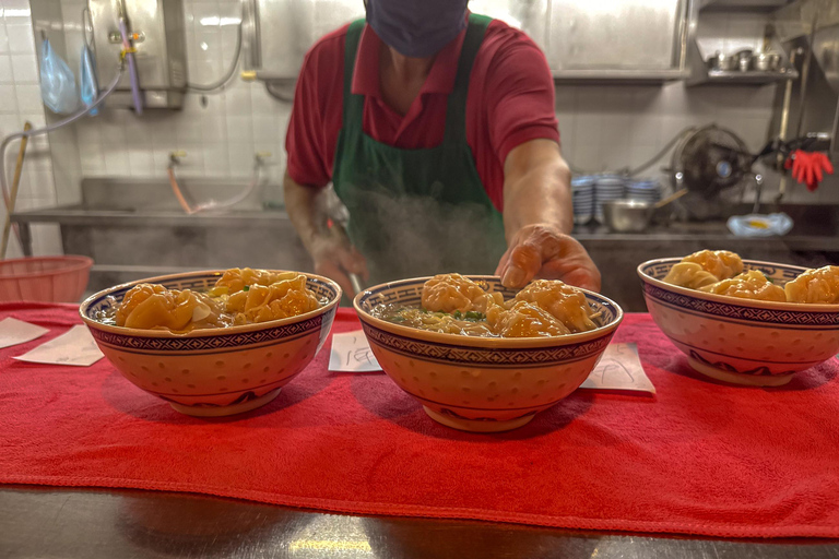 Hong Kong: (New) City Highlights Guided Tour w/Entry & Lunch