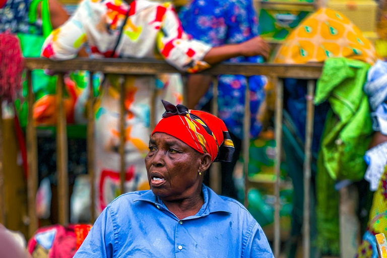 Accra: Makola Market Guided Tour with Local Guide