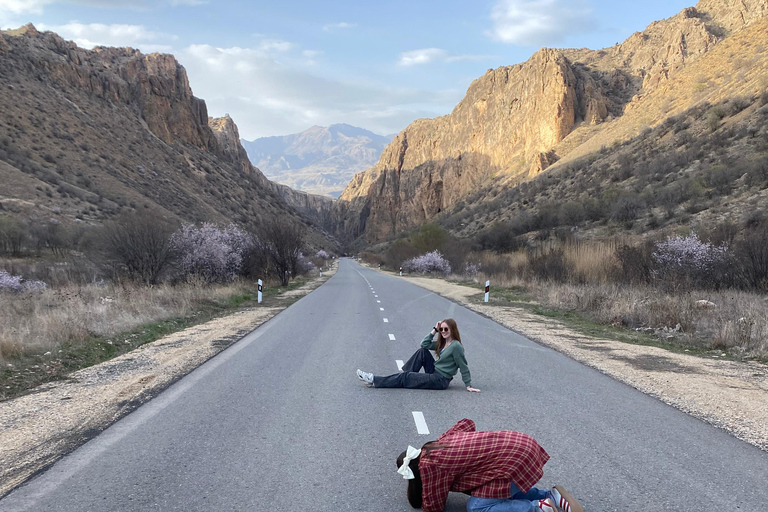 Yerevan: Silk Road Jeep Tour with Lake Sevan & Noravank