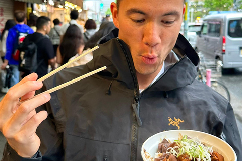 Tsukiji Fish Market Food Tour in Tokyo: Seafood Delight