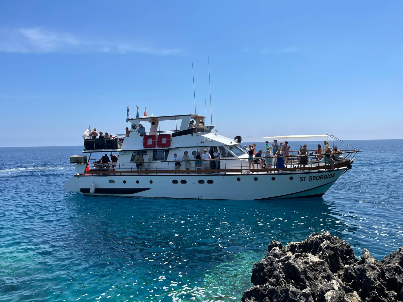 Protaras: Bootsfahrt zur Schildkrötenbucht mit Schwimmgelegenheiten