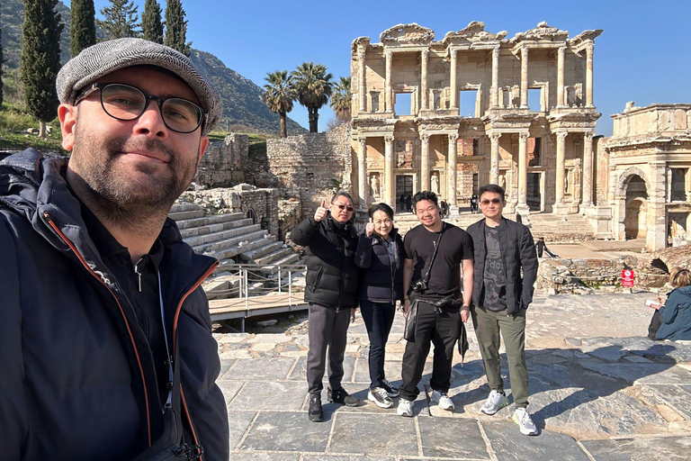 Au départ de Kusadasi : Éphèse, maisons en terrasse et temple d'ArtémisVisite privée à prix spécial pour les groupes de plus de 5 personnes.