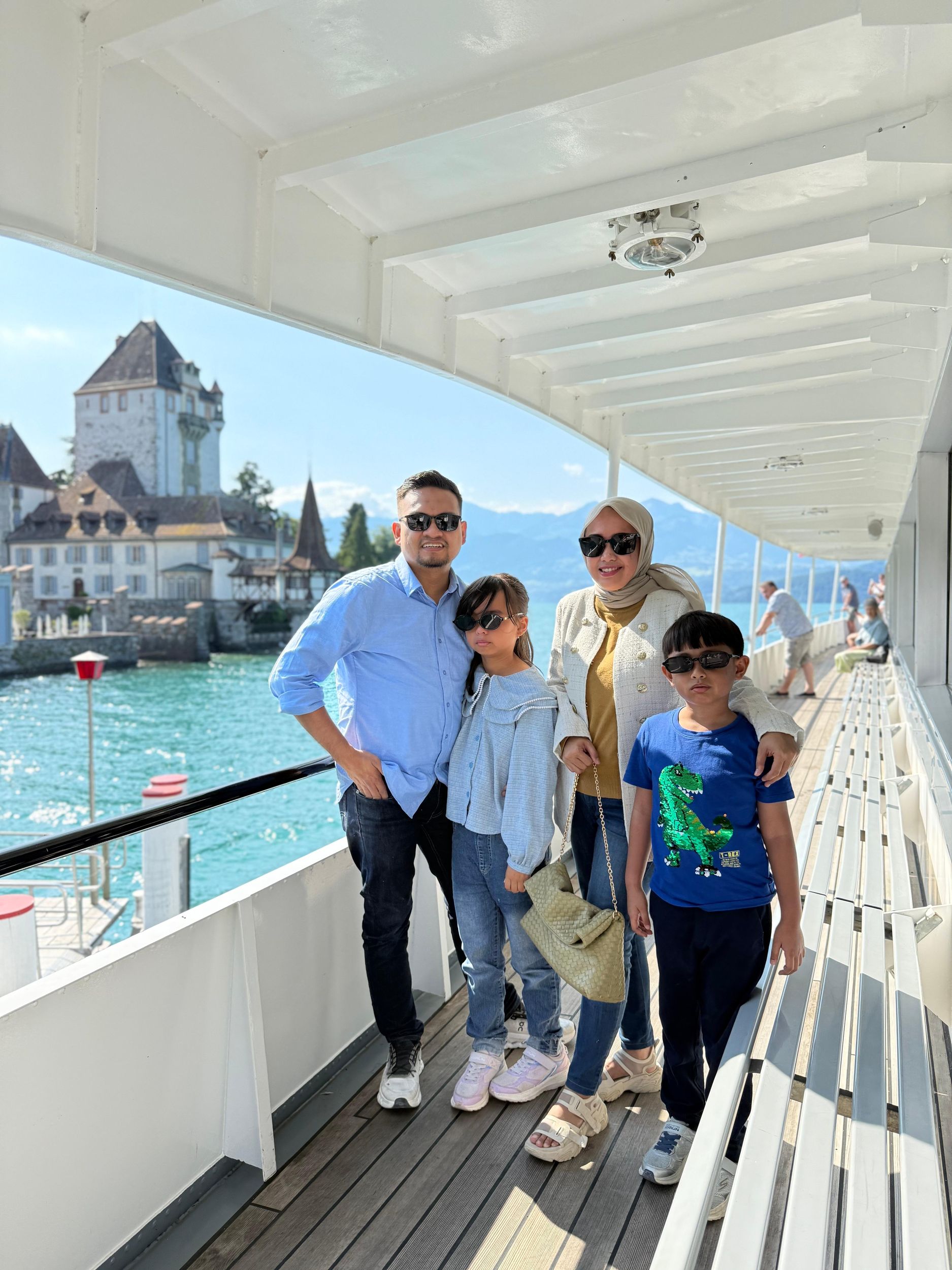 Interlaken: Bootsfahrt auf dem Thunersee, St. Beatus-Höhlen & Picknick