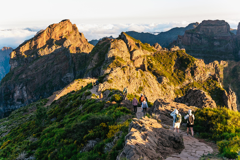 Funchal: Caminhada ao nascer do sol do Pico do Arieiro ao Pico RuivoFunchal: Caminhada Amanhecer Pico do Arieiro ao Pico Ruivo