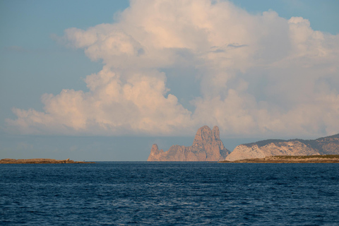 Ibiza: Formentera Boat Trip with Food, Drinks, & Bike Tour All- Inclusive Boat&Bike Tour in Formentera I Origin Edition