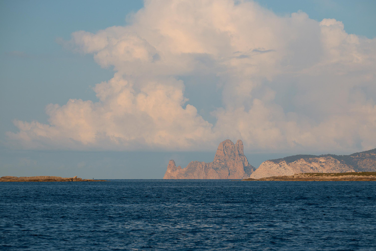 Ibiza: Formentera Boat Trip with Food, Drinks, & Bike Tour All- Inclusive Boat&Bike Tour in Formentera I Origin Edition