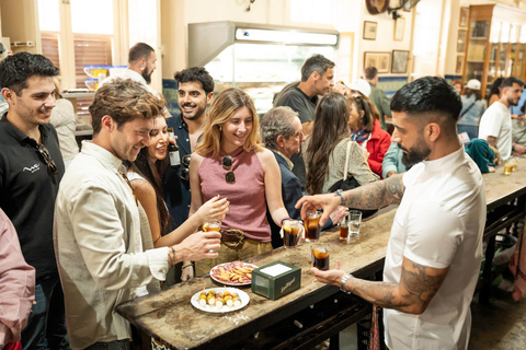 Málaga: Tapas, Wein &amp; Rooftops Foodtour für Kleingruppen