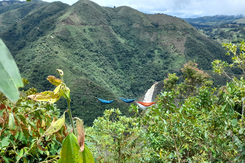 Caminhada em cachoeira e tirolesa saindo de Medellín ou Guatapé