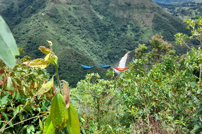 Caminhada em cachoeira e tirolesa saindo de Medellín ou Guatapé