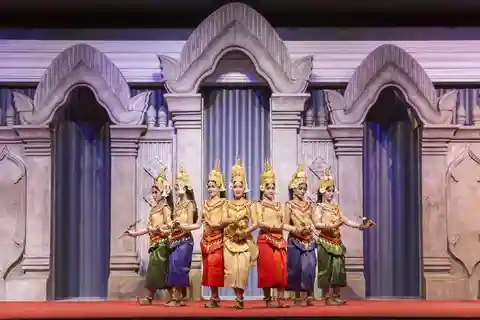 Apsara Traditional Dances & Local Buffet with Tuk-Tuk Ride
