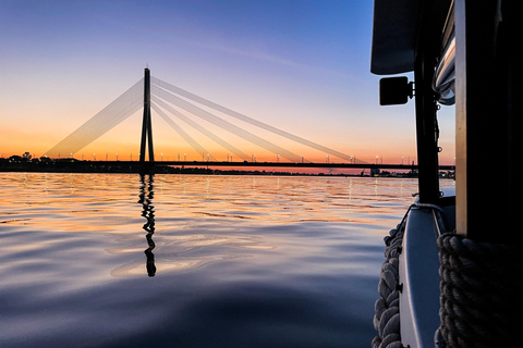 Riga: Bootsfahrt auf dem Rigaer Kanal und dem Fluss Daugava bei Sonnenuntergang