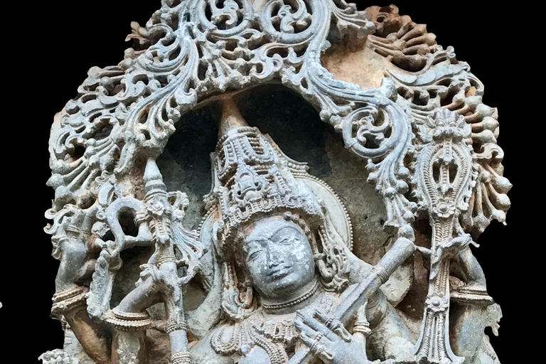 Da Bengaluru: Tour privato di Sravanbelgola, Belur e HalebiduTour privato di un giorno da Bengaluru a Hassan