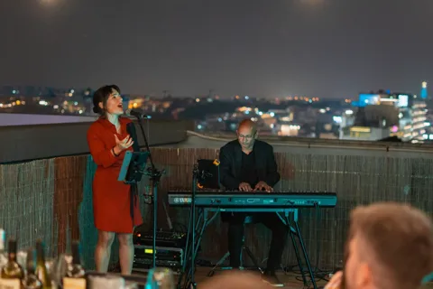 Lisboa: Cata de vinos en la azotea con fado tradicional en directo