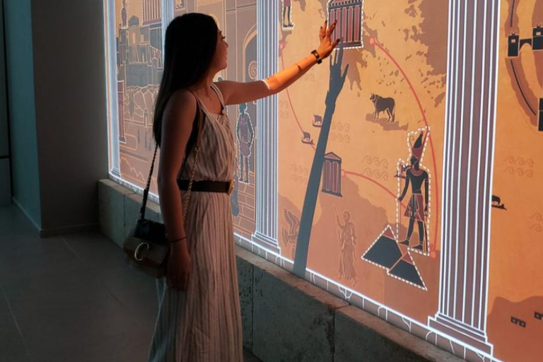 Santorini: History and Atlantis Tour with Entry Tickets