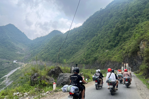 Von Hanoi aus: 4-tägige Ha Giang Loop Car Tour plus Videoschnitt