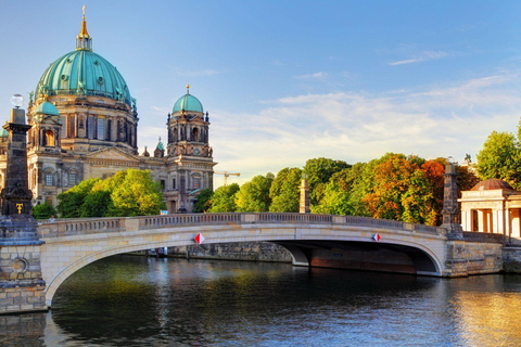 Best of Berlin: Private Walking Tour with a Local Private City Tour - 1Hr
