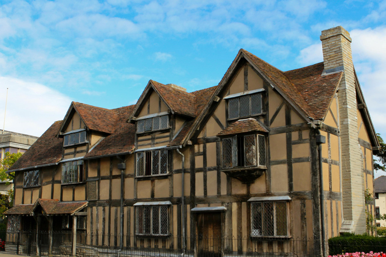 London: Oxford, Cotswolds, Stratford & Warwick Castle Tour Tour in English without Entrance
