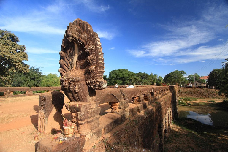 Siem Reap to Phnom Penh: Private Transfer with Scenic Stops
