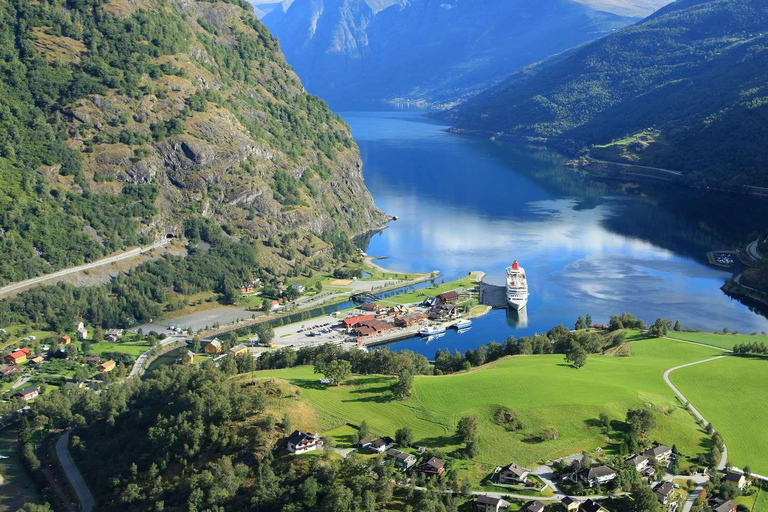 Bergen: Flåm Railway, Nærøyfjord Cruise & Stegastein View