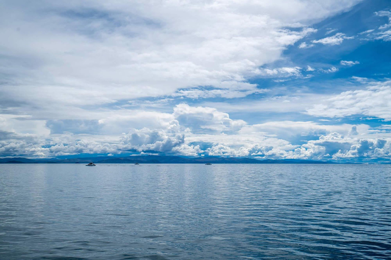 Excursión de un día al Lago Titicaca y Copacabana con almuerzo