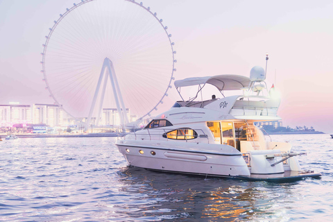 Dubai Yacht Tour - båttur upp till 12 gäster Privat tur3 timmars sightseeing - Dubai Luxury Yacht Experience