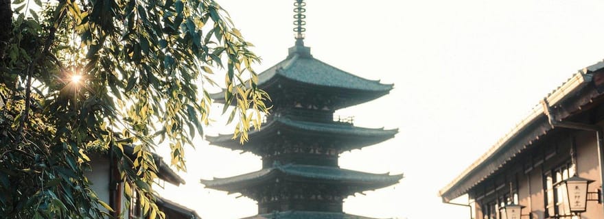 Geisha au crépuscule : une promenade dans le vieux Kyoto