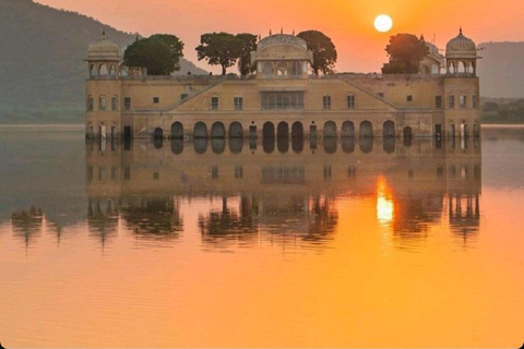 Jaipur: Royal Delights AC Car Sightseeing with Guide
