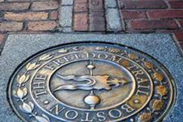 Boston: North End Pizza Walking Tour with 3 Slices & Cannoli