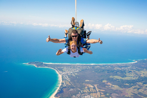 From Gold Coast: Tandem Skydive Byron Bay with Transfers Weekend Byron Bay Tandem Skydive + Gold Coast Transfer