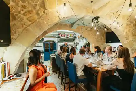 Gozo: Degustazione di vini e cena con cucina aperta
