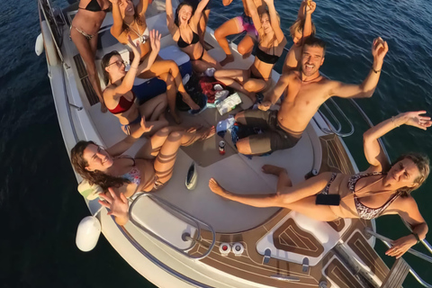 Palma de Mallorca: Private Sunrise Boat Tour & Watersports Sunrise experience + Long stop with water toys.