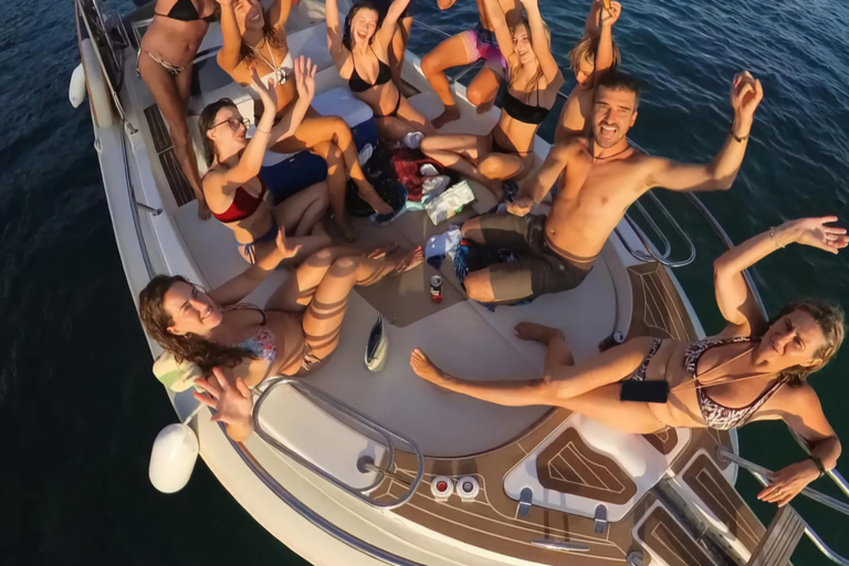 Palma de Mallorca: Private Sunrise Boat Tour & Watersports Sunrise experience + Long stop with water toys.