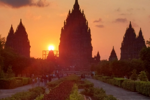 Best Price: Tour to See Sunrise, Yogyakarta Temples, Volcano Group Day Tour: Borobudur and Prambanan Temple
