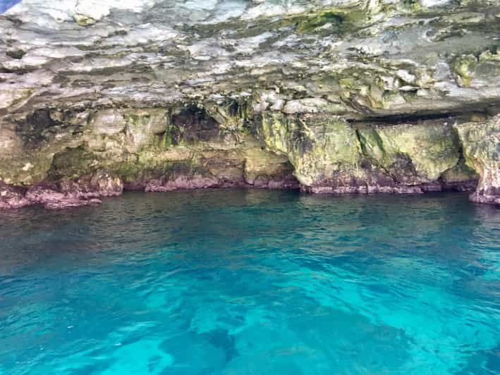 Tour in barca tra grotte e aperitivo