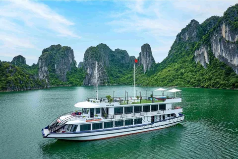 From Hanoi: 1 -Day Halong Bay Cruise With Big & Small Groups