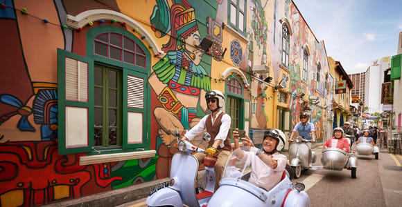 Singapore: Kampong Glam & Civic District Vespa Sidecar Ride