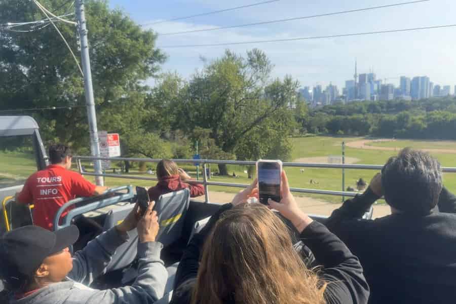 Tour durch die Stadtteile im Osten Torontos: Bus mit offenem Dach und Live-Guide. Foto: GetYourGuide Tour durch die Stadtteile im Osten Torontos: Bus mit offenem Dach und Live-Guide. Foto: GetYourGuide