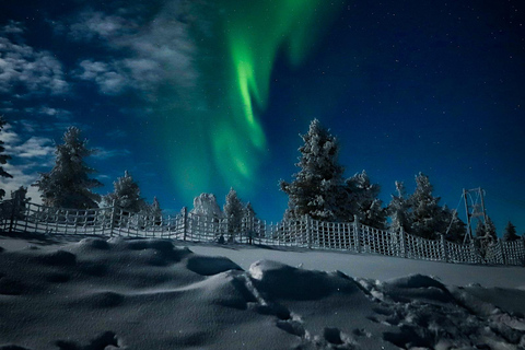 Saariselkä,Kakslauttanen: Aurora Hunting & Photography Tour. Private Aurora Hunting & Photography Tour By Minivan