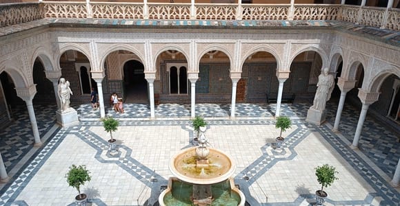 Seville: Guided visit of the Casa de Pilatos with tickets