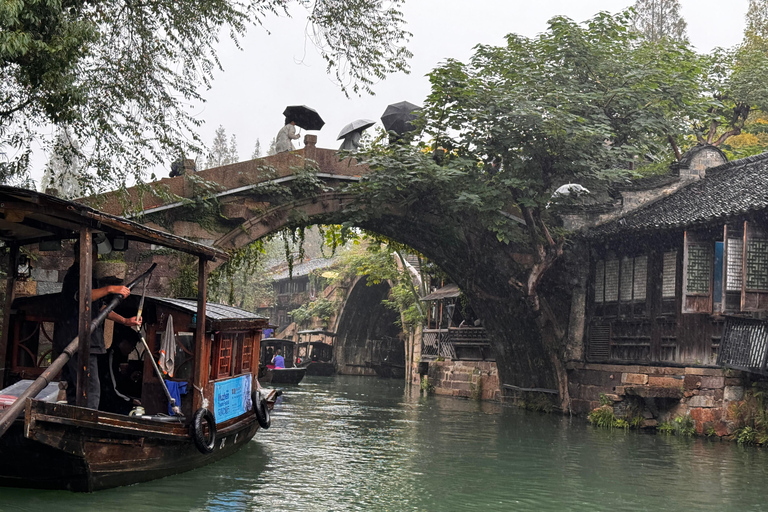 From Hangzhou: 5-Day Tour to Shanghai with Cruise & Lunches