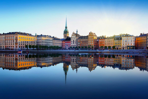 Stockholm: Old Town Early Bird Tour with Guide