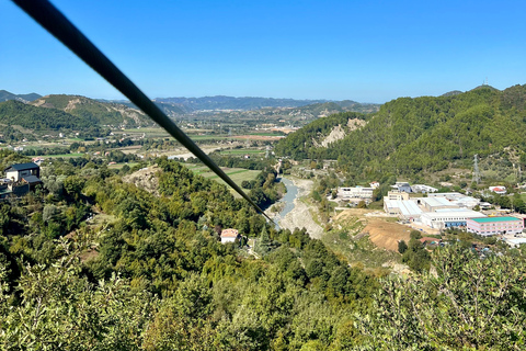 Tagestour zur Burg Petrela und Zip Line Albanien Abenteuer