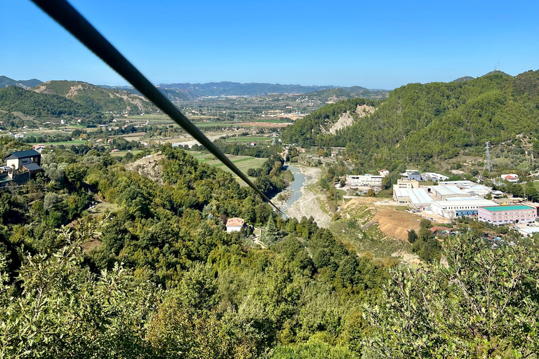 Tagestour zur Burg Petrela und Zip Line Albanien Abenteuer