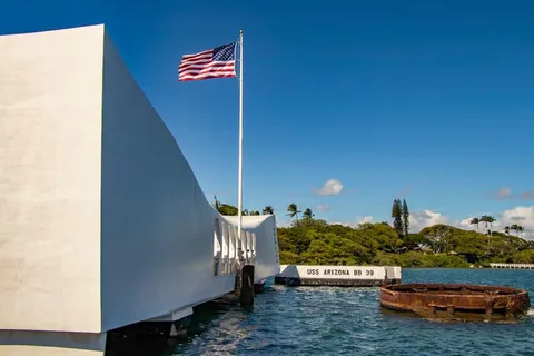 From Hilo: Polynesian Cultural Center & Pearl Harbor Tour