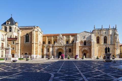 León: Spanish Walking Tour of City and Cathedral