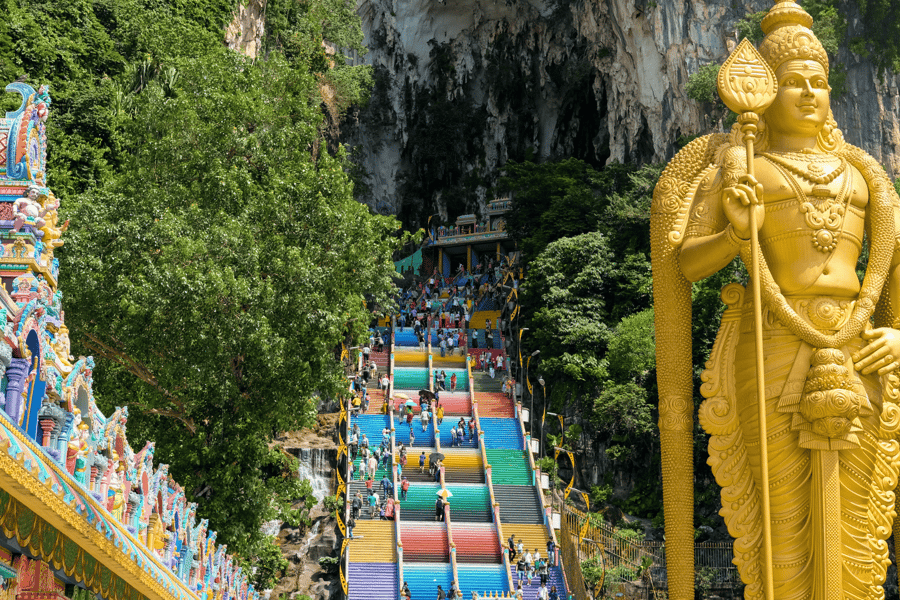 Kuala Lumpur: Batu-Höhlen, Ramayana-Höhlen & Kanching-Wasserfälle. Foto: GetYourGuide Kuala Lumpur: Batu-Höhlen, Ramayana-Höhlen & Kanching-Wasserfälle. Foto: GetYourGuide