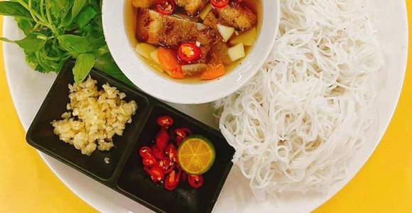 Hanoi: Old Quarter Street Food Walking Tour with Guide