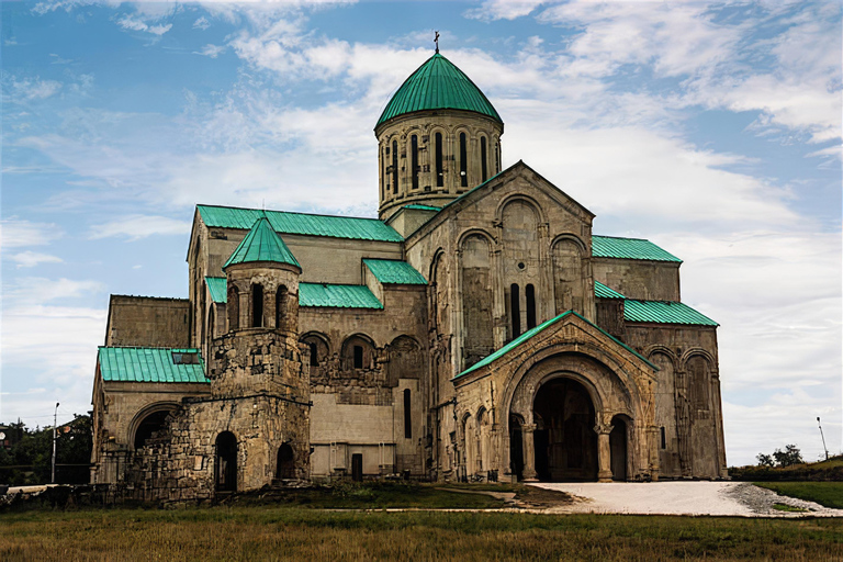 Kutaisi: 8-Day Private Group Tour with Accommodation