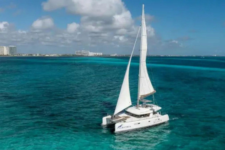 Cancun: Sunsations Catamaran Adults-Only Isla Mujeres